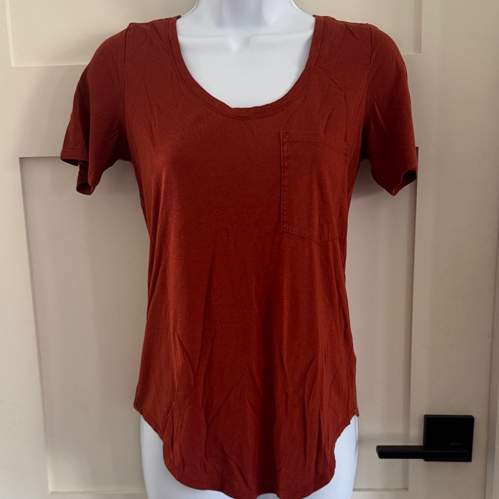 Babaton Scoop Neck Pocket Tee - Rust - Picture 2 of 7